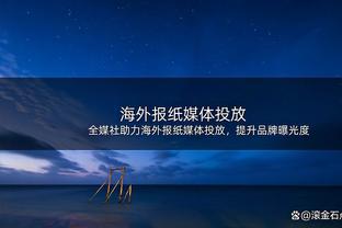 镜头特写？️维尼修斯进球后单举右臂回击看台，瓦伦球迷竖中指回应